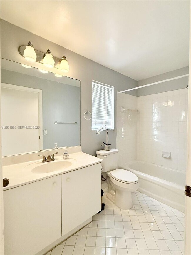 Building Photo - 4340 Pine Ridge Ct
