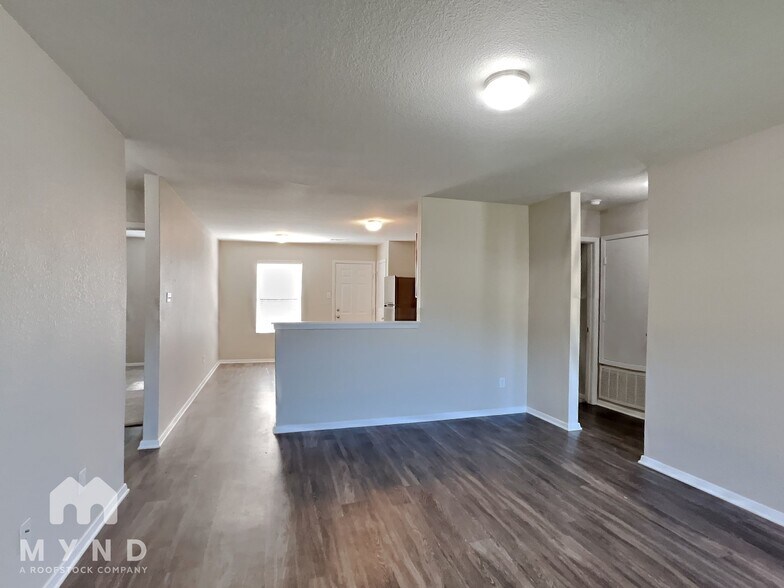 Building Photo - 9160 Pleasant Valley Dr