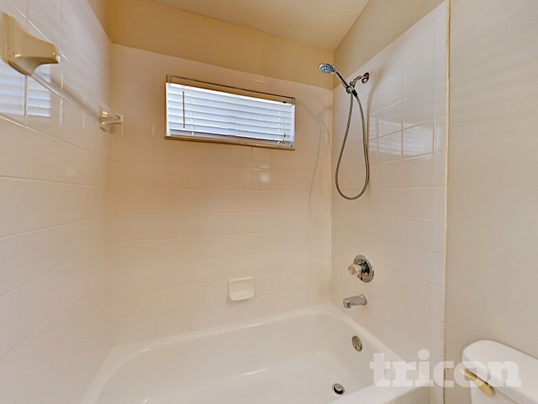 Building Photo - 1926 Sean Wood Cir