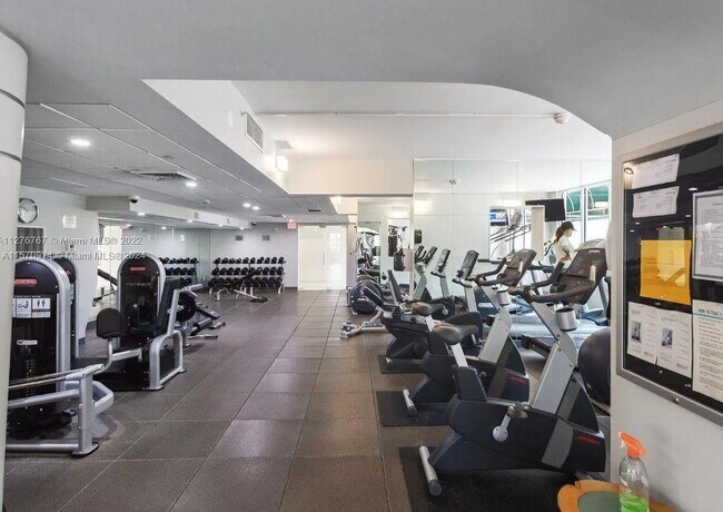 Building Photo - 888 Brickell Key Dr