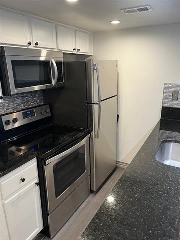 Building Photo - 2800 Douglas Ave