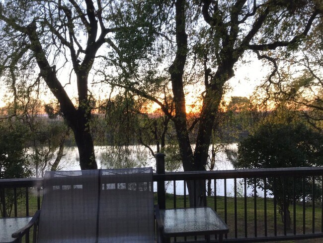 Building Photo - Amazing Garden Hwy Riverfront Home for Rent
