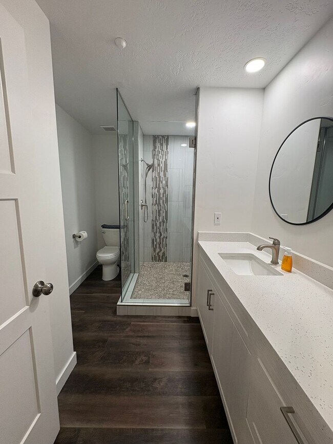 Building Photo - 380 Utah Ave