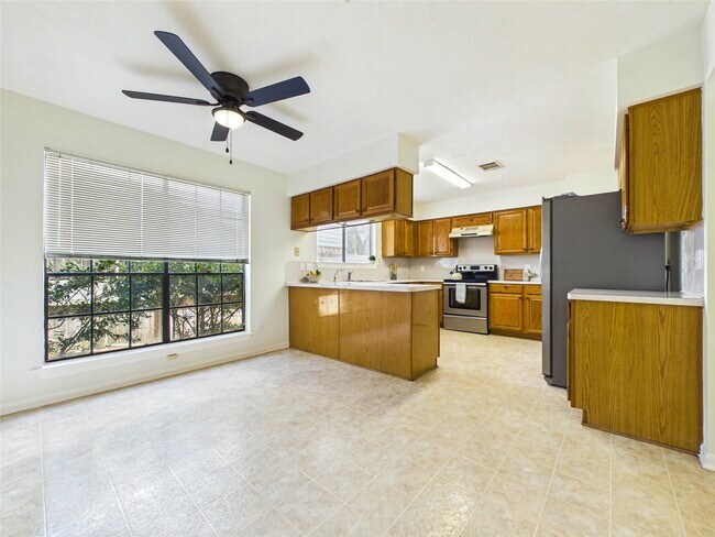 Building Photo - 814 Lochnell Dr