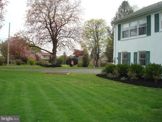 Building Photo - 1346 Faucett Dr