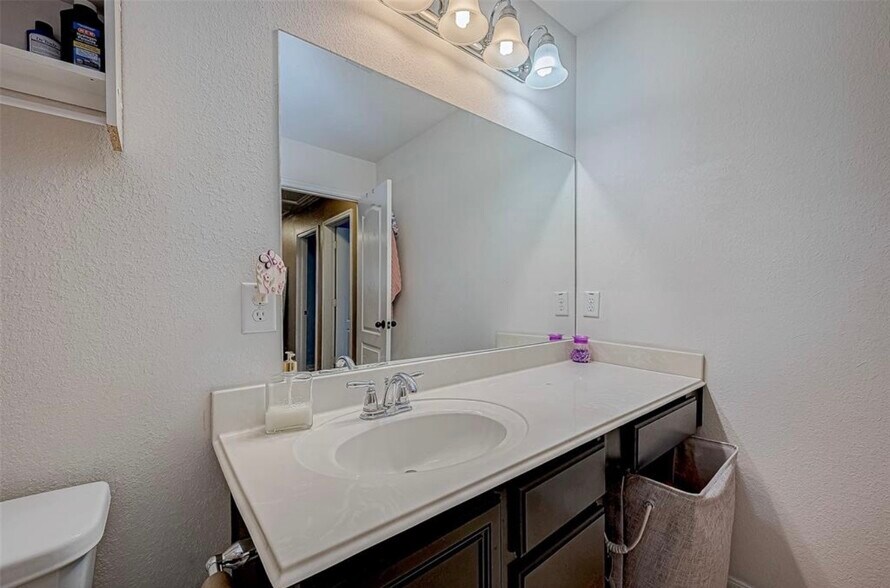 Building Photo - 14947 Trinity Meadow Dr