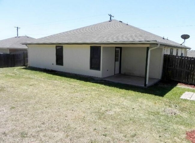 Building Photo - Newly Renovated 4 bedroom 2 bath home avai...