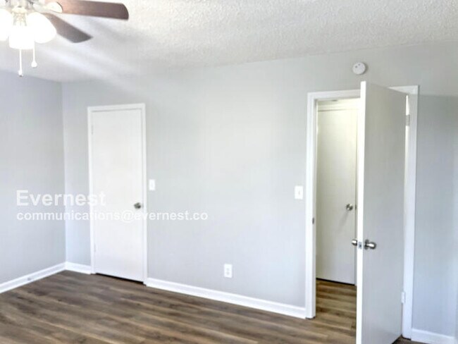 Building Photo - 4280 Valley Grove Dr