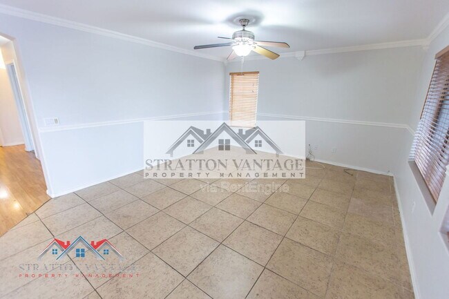 Building Photo - 2805 S Abbey Cir