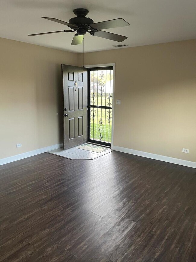 Building Photo - 240 E Rimini Ct