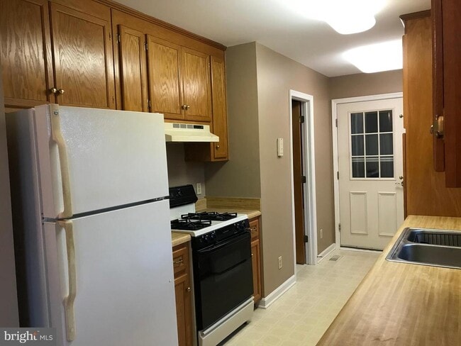 Building Photo - 14349 Hillcrest Dr