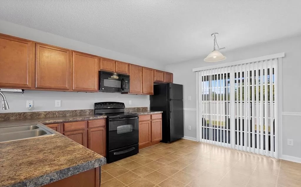 Eat In Kitchen - 4011 Grandeur Ave