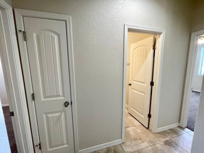 Building Photo - Beautiful 3 Bedroom Home in Southern Vistas w/ Solar!