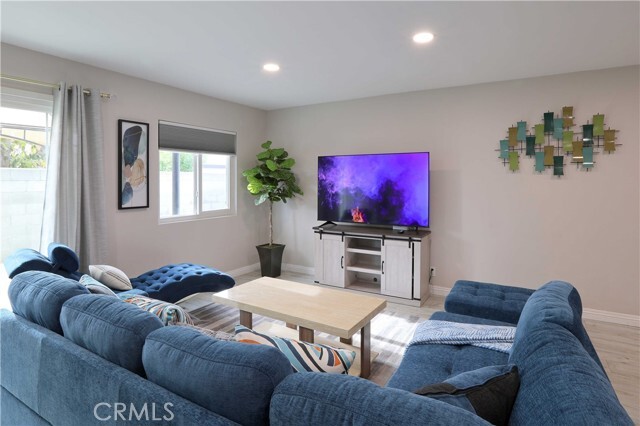 Building Photo - 6548 Sequoia Dr