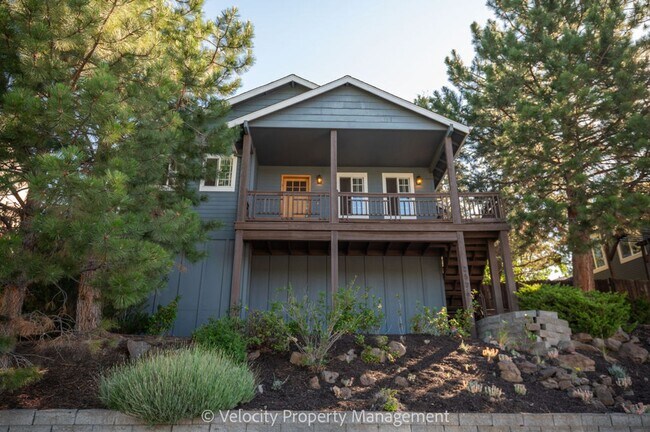 Building Photo - Charming Westside Home!