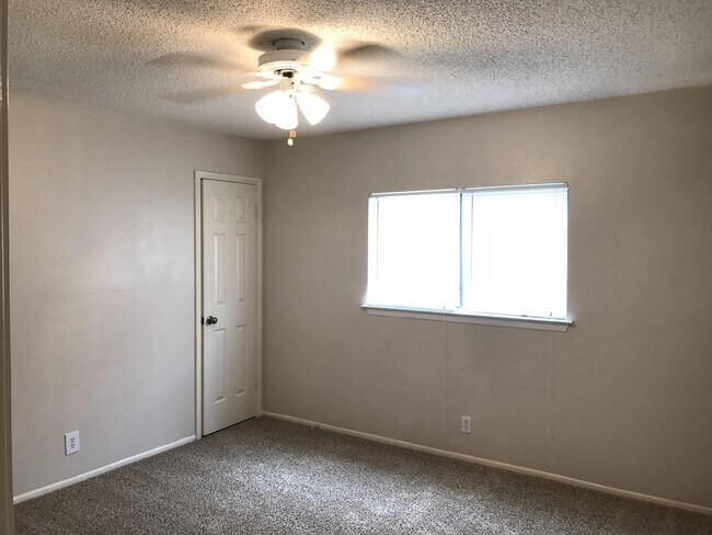 Building Photo - 8115 Grimchester