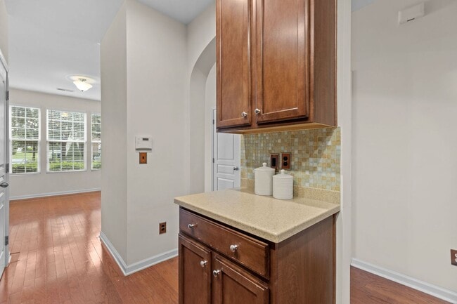 Building Photo - Spacious 3 story Townhome-Close to Downtown Raleigh- Renaissance Park-Available Now!