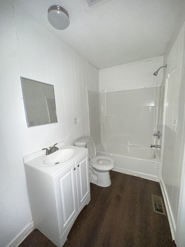 Building Photo - 112 Kappa Ave S