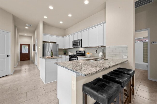 Building Photo - 342 Tilly Ln