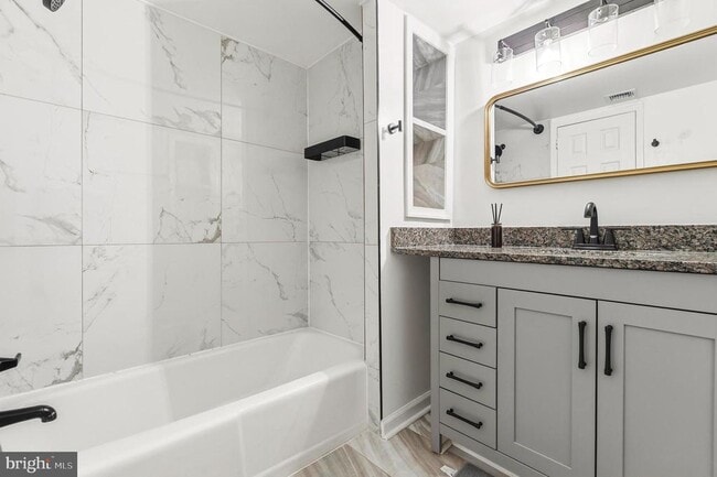 Building Photo - 2648 Redcoat Dr