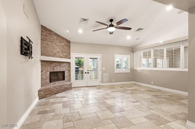 Building Photo - 8570 Country Home Cir