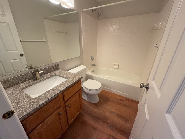 Building Photo - 778 Woodlyn Dr S