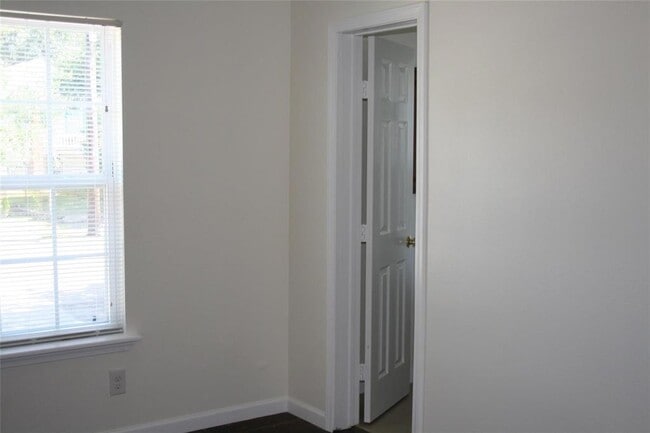 Building Photo - 3510 Avenue L