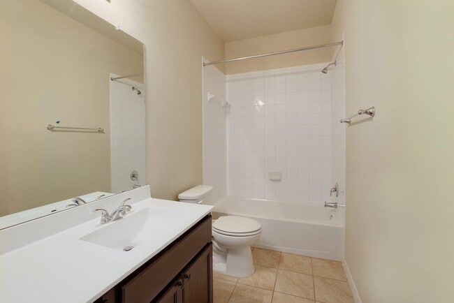 Building Photo - 2880 Donnell Dr