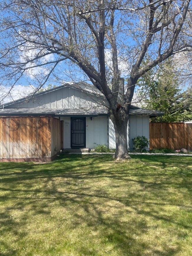 Building Photo - Cute 2 Bedroom Condo in Great Sparks location