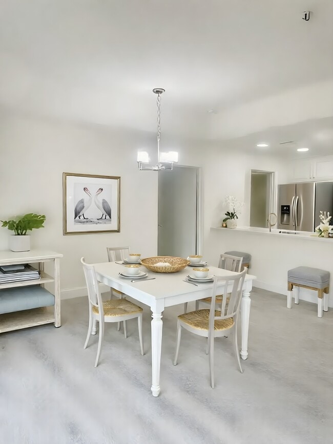 Building Photo - 2571 Plaza del Amo