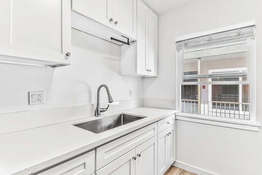 Building Photo - 636 Linden Ave