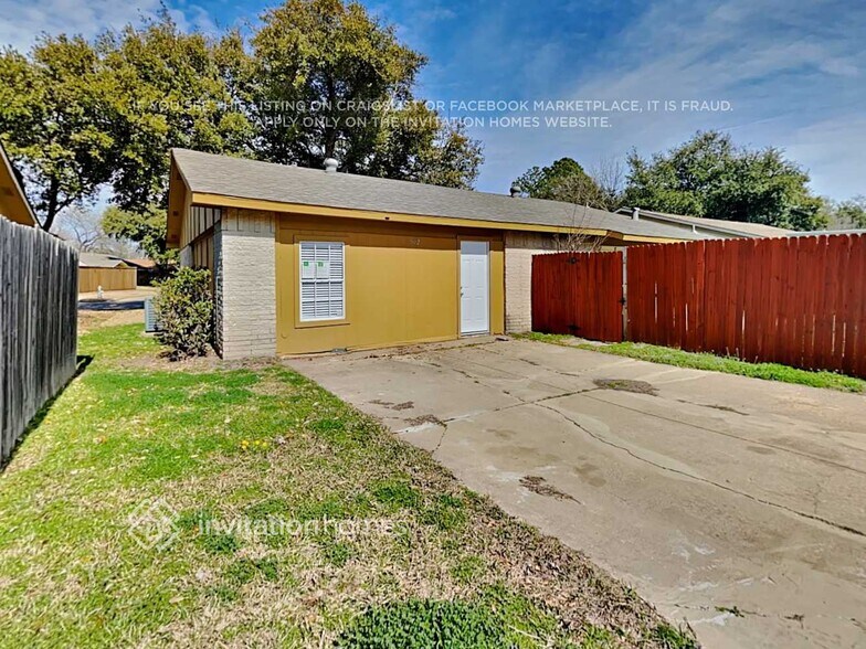 Building Photo - 502 Ivy Way