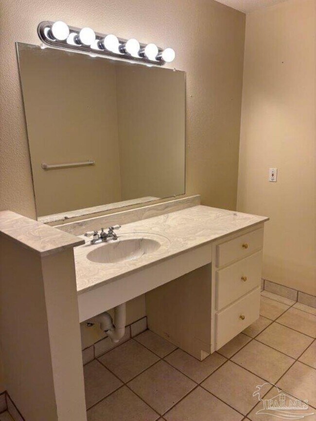 Building Photo - 1841 Southbay Dr