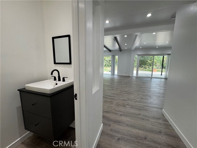 Building Photo - 2212 Linda Flora Dr