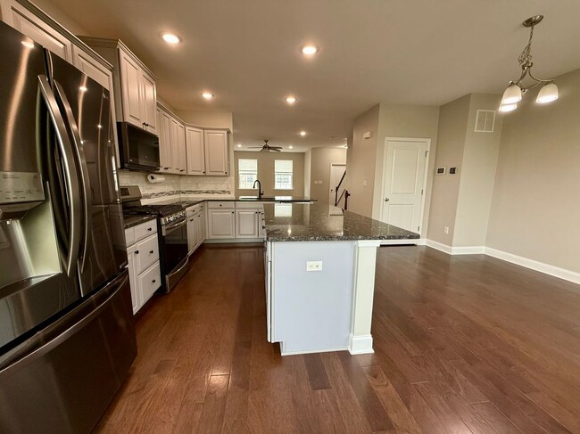 Building Photo - 902 Chalmers Ln