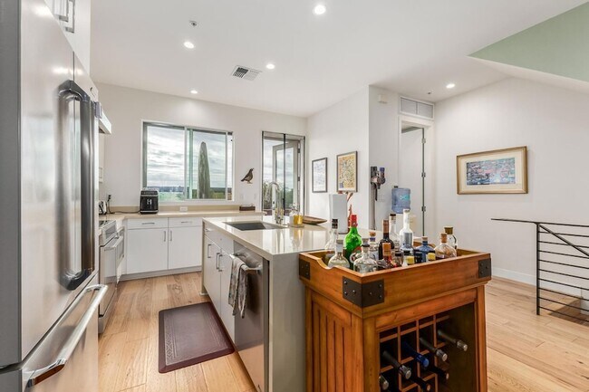 Building Photo - 16510 N 92nd St