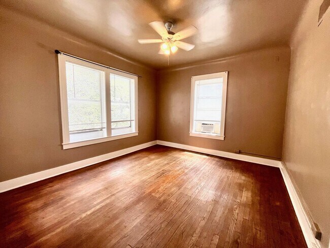 Building Photo - 424 E Ashby Pl
