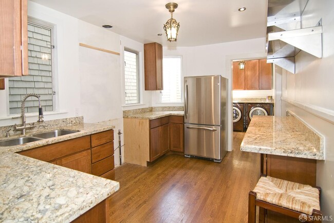 Building Photo - 2901 Scott St