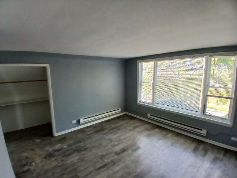Building Photo - 10700 S Ave M