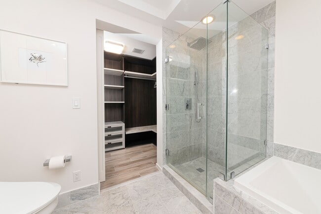 Building Photo - 801 S Miami Ave