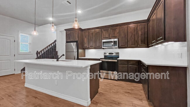 Building Photo - 316 Fairway Dr