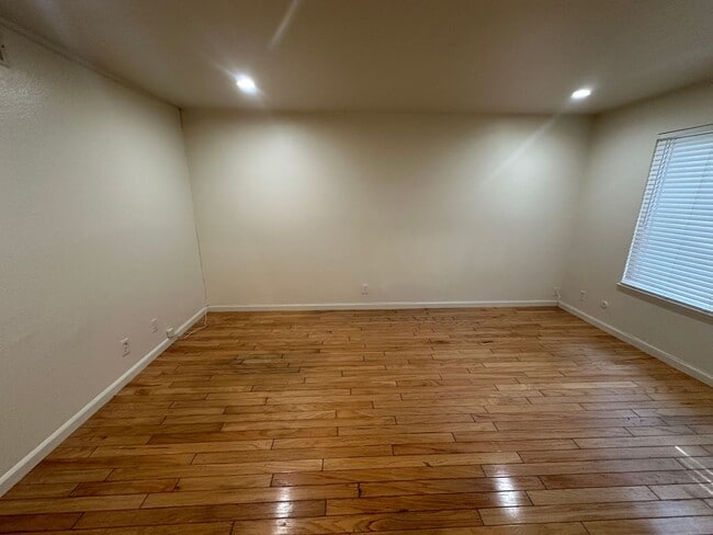 Building Photo - Updated 3 Bedroom Townhome in North Tahoe Park