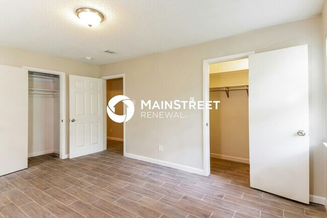 Building Photo - 3 Bedroom Pet-Friendly Home in DALLAS, TX with Main Street Renewal