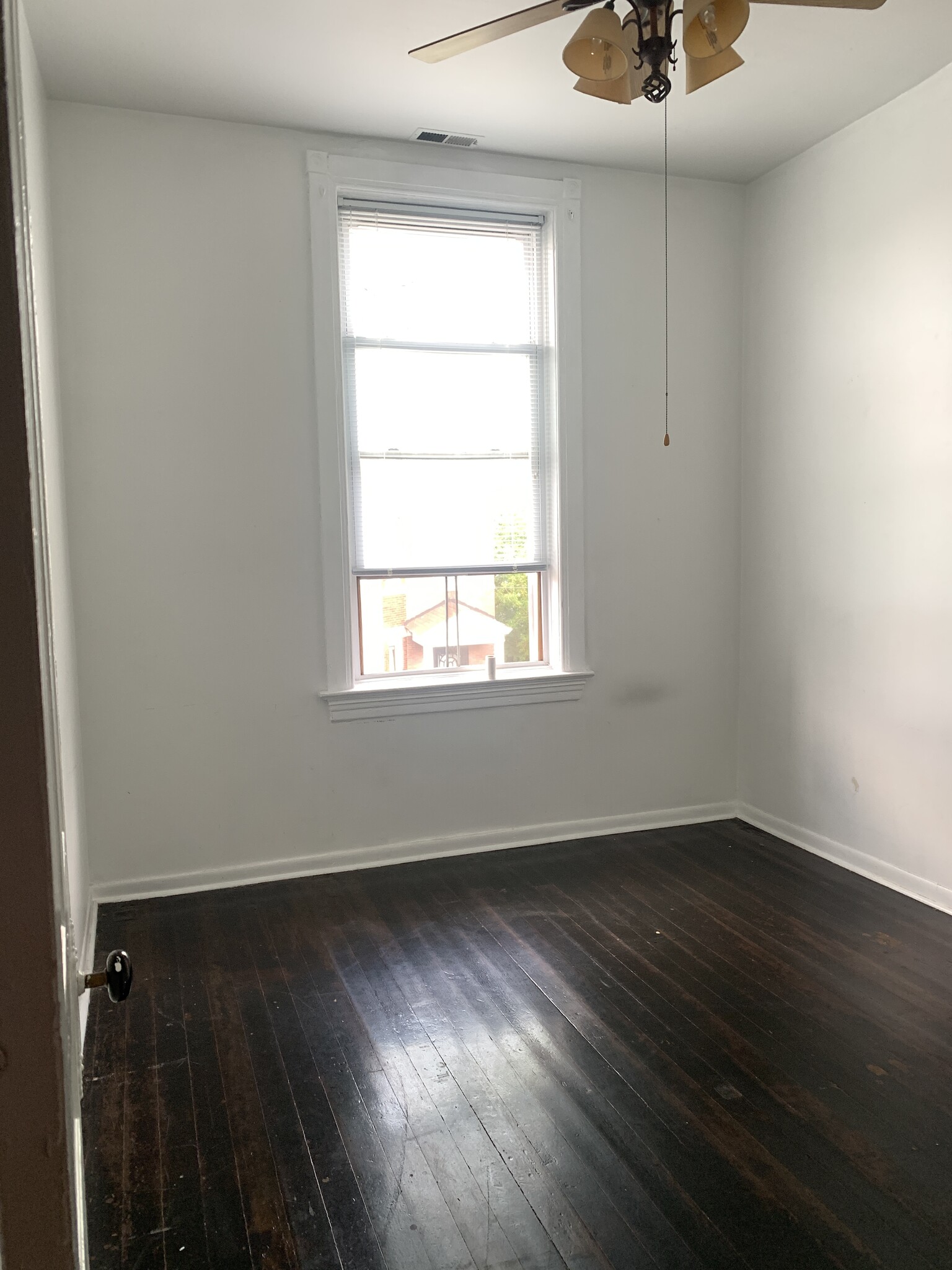 bedroom - 2500 S Sawyer Ave