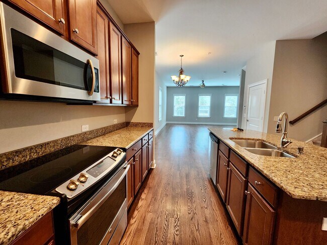 Building Photo - Four bedroom 10 minutes from the beaches o...