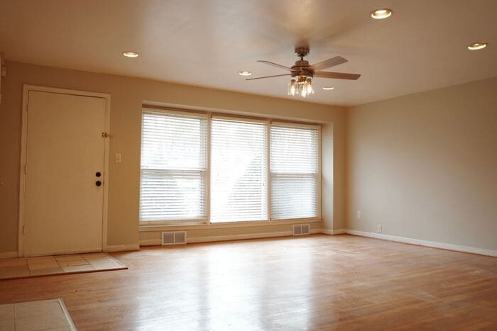Building Photo - 17252 Sunnybrook Dr
