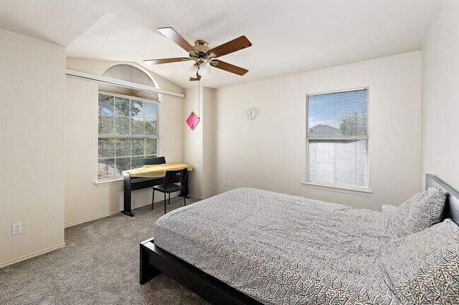 Building Photo - 2805 Cortez Dr