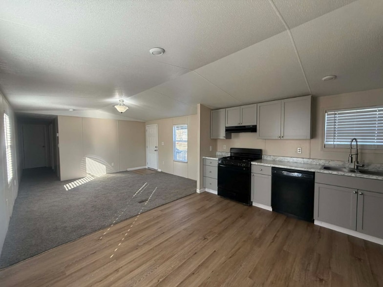 Building Photo - 1236 N Oaklane Rd