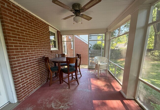 Building Photo - Beautiful 3BR/1.5BA Home in Newport News, VA - Move-in Ready!