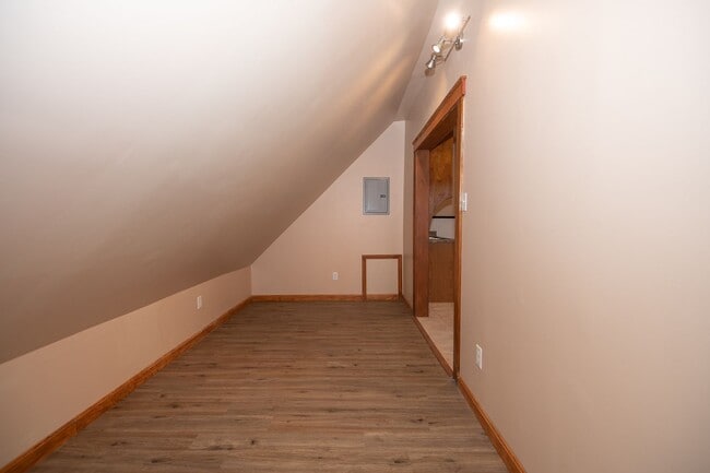 Building Photo - Convenient Location & Updated Amenities!